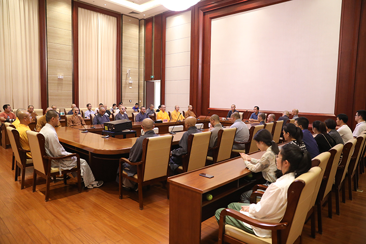 我院举行教师节慰问座谈会