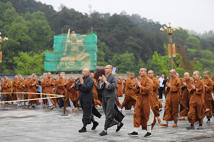 农历三月三，我院全体师生赴雪窦寺参加布袋弥勒成道祈福法会