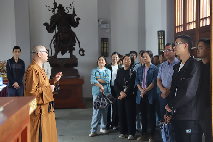 我院组织全体在家员工和物业相关人员开展佛门礼仪培训