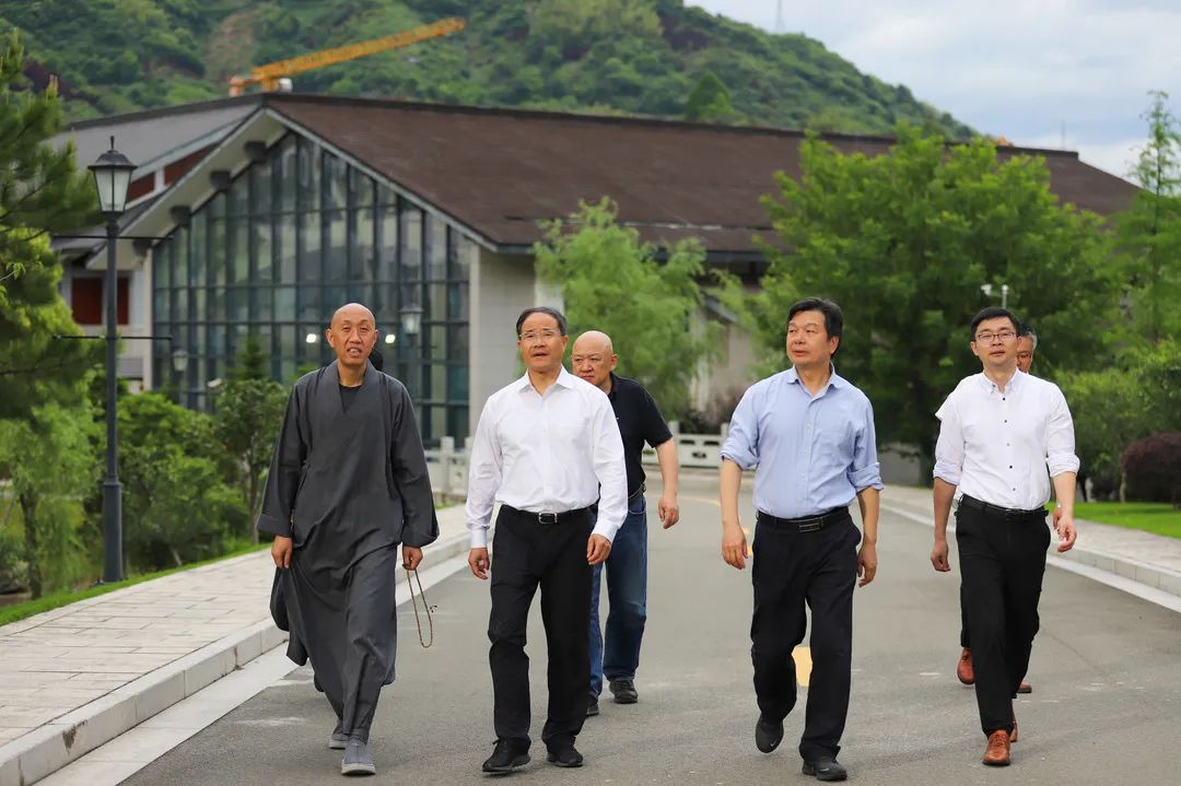 省政协副主席、党组副书记王昌荣来我院考察调研