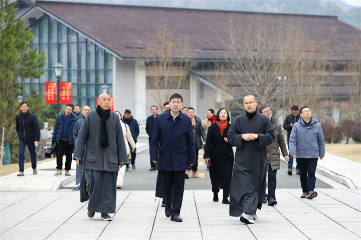 宁波市政协主席陈龙调研浙江佛学院